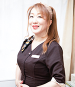 ヒーリングプレイスのスタッフ まや